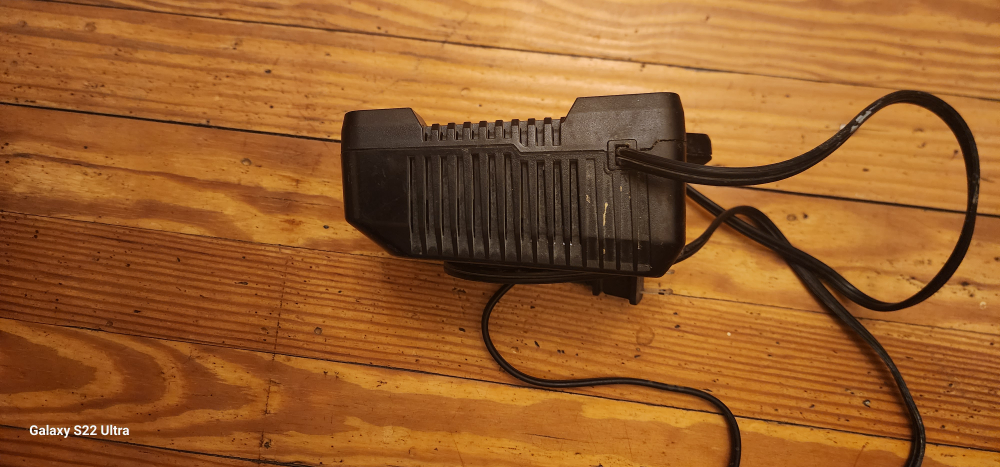 Craftsman V20 12V Battery Charger - photo 4