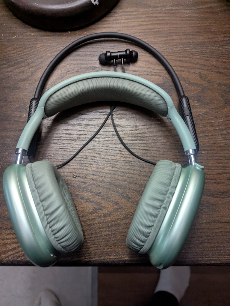 Hoco w35 headphones and Hoco es70 earbuds