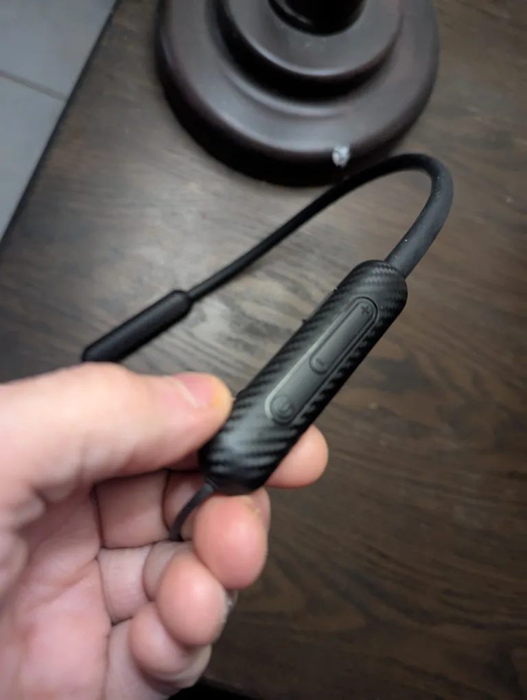 Hoco w35 headphones and Hoco es70 earbuds image indicator(4)