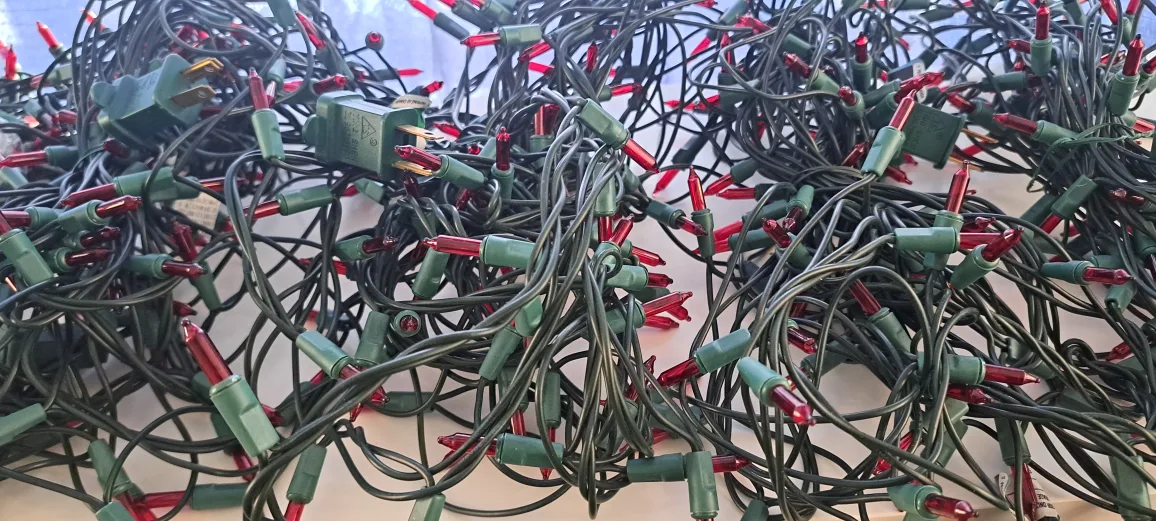 Northlight 100-Count Red Mini Christmas Lights 20.25ft Wire image indicator(3)