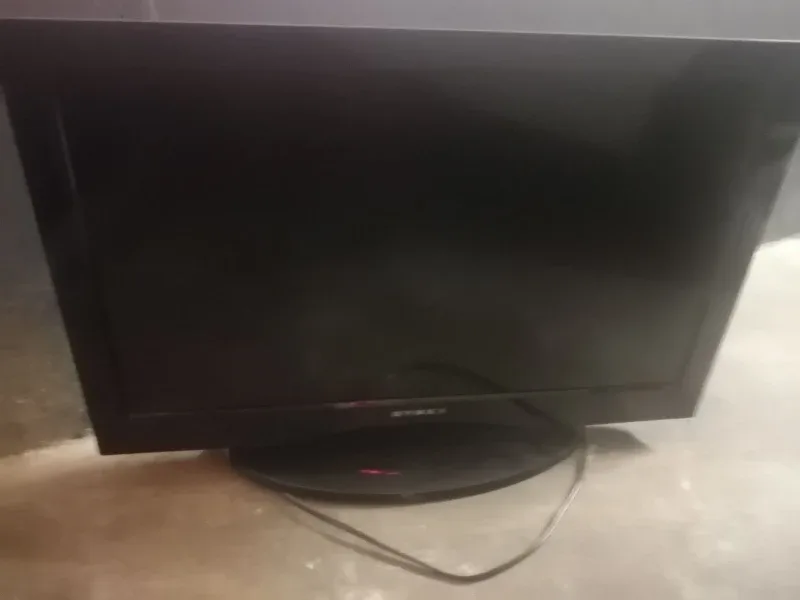 Dynex LCD  - 32 inch image indicator(3)