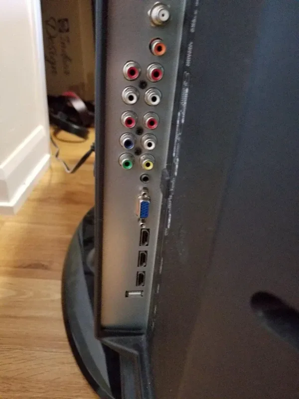 Dynex LCD  - 32 inch image indicator(4)