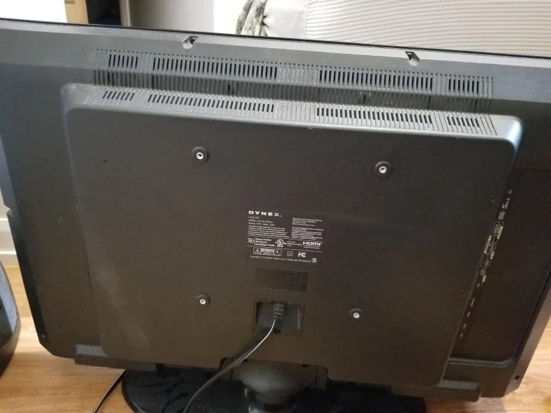 Dynex LCD  - 32 inch image indicator(5)