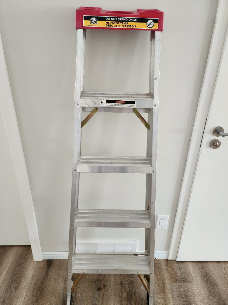 Lite Products LP-70597E Aluminum Step Ladder
