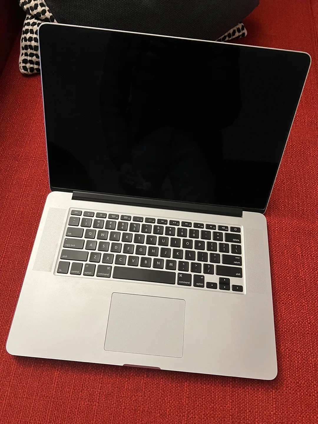 MacBook Pro 15 inch (Mid 2015), 2.5 GHz core i7, 512 GB SSD image indicator(2)