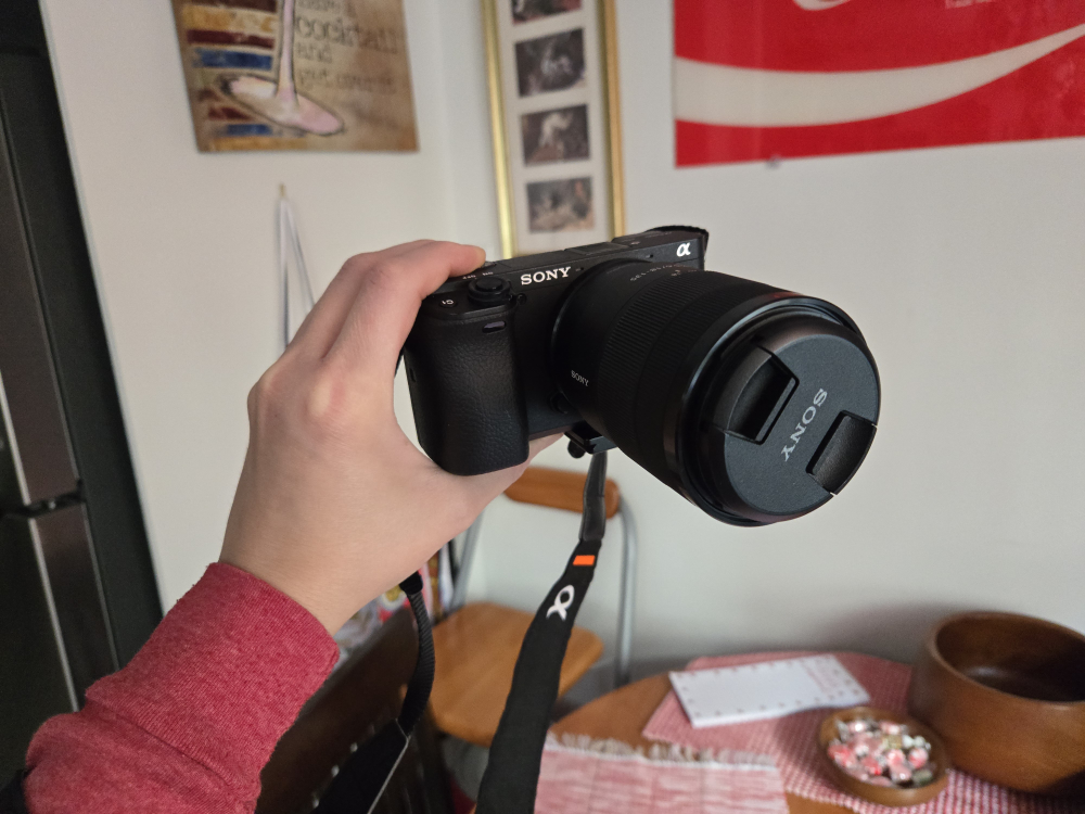 Sony Alpha 6400 Mirrorless Camera with Lens (Shutter count 694)