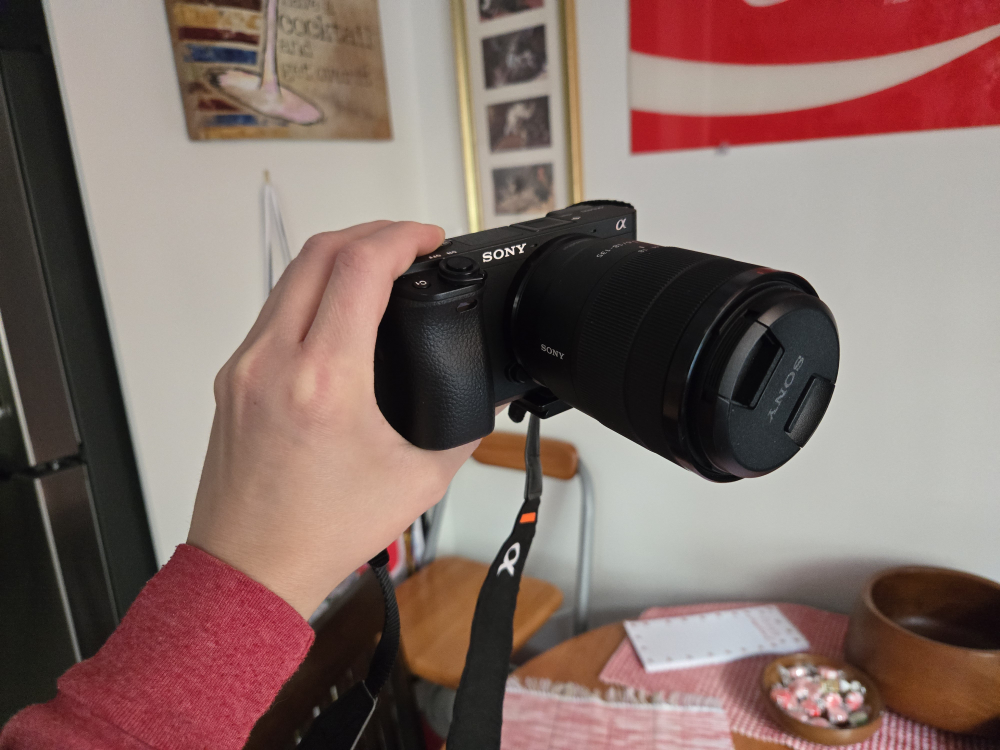 Sony Alpha 6400 Mirrorless Camera with Lens (Shutter count 694) - photo 5