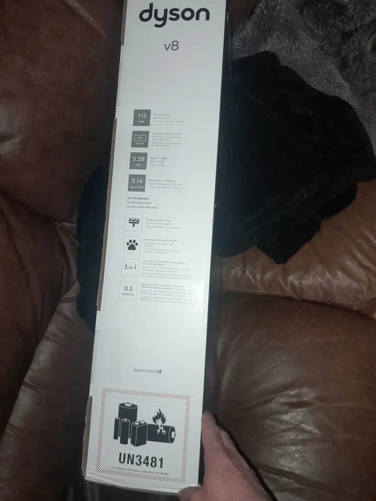 Dyson V8 Cordless Vacuum Cleaner - New in Box image indicator(2)