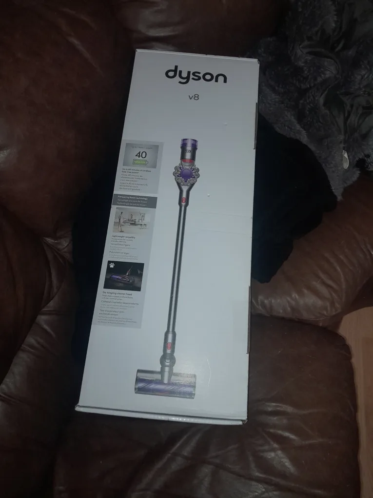 Dyson V8 Cordless Vacuum Cleaner - New in Box image indicator(5)