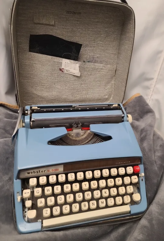 Vintage Webster XL-5000 Portable Typewriter with Case image indicator(5)
