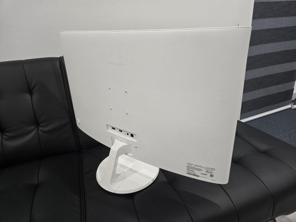 Samsung Curved Monitor - White - photo 2