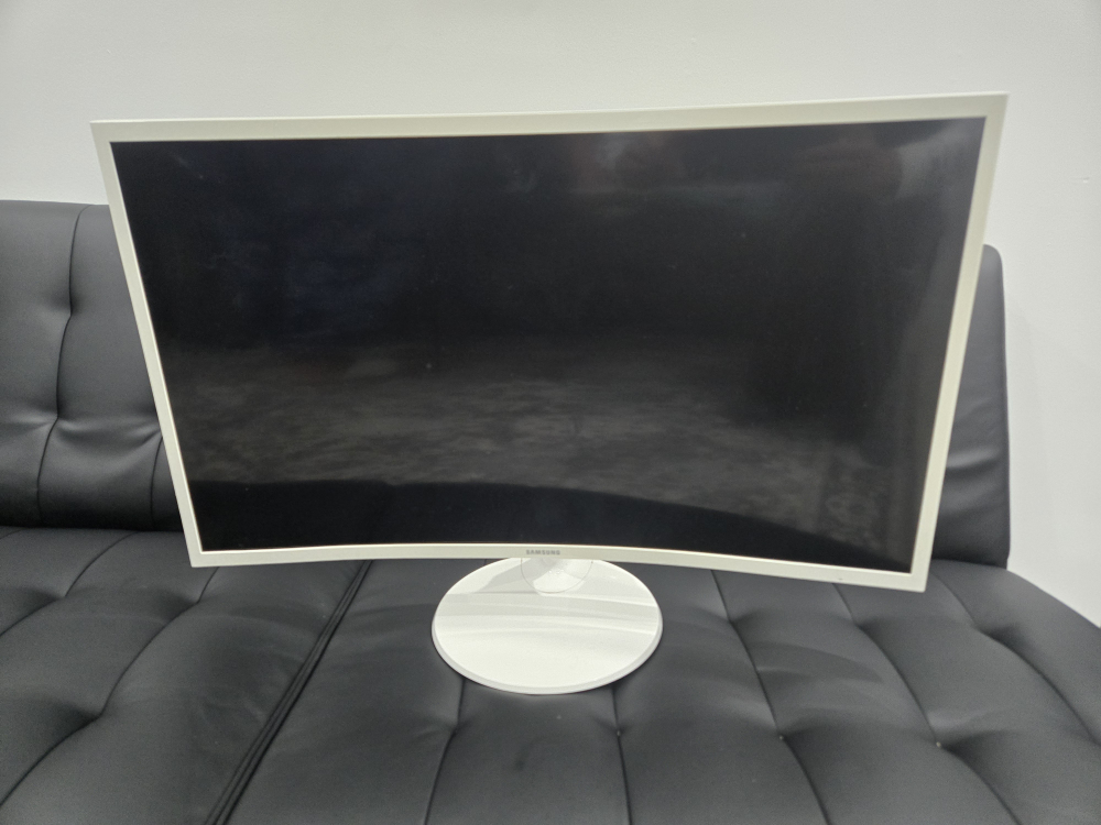 Samsung Curved Monitor - White - photo 3