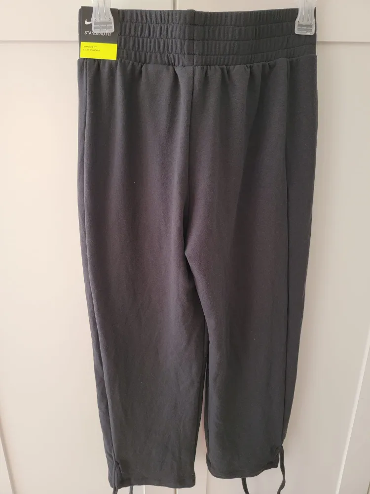 Nike Women's Training Cropped Pants - Size XS image indicator(2)