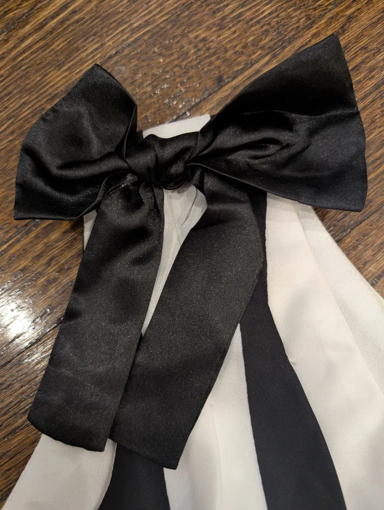 L'ATISTE by Amy Black and White Striped One Shoulder Crop Top image indicator(3)