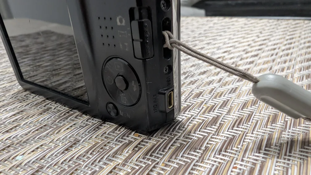 Sony DSC-W710/B 16 MP Digital Camera – Black image indicator(4)