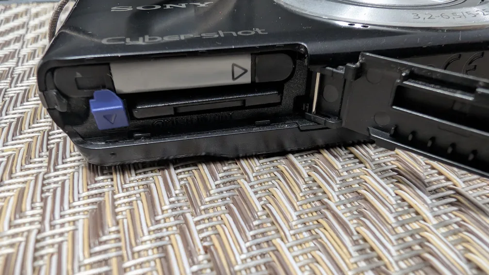 Sony DSC-W710/B 16 MP Digital Camera – Black image indicator(6)