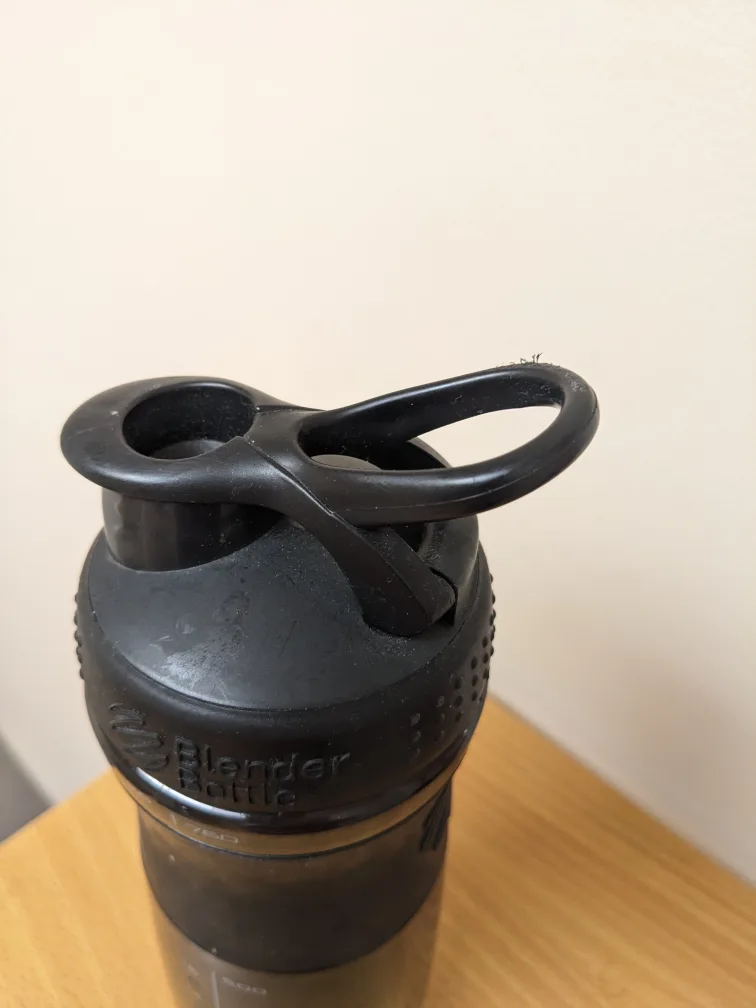 BlenderBottle SportMixer 26 oz Black Shaker Bottle image indicator(3)