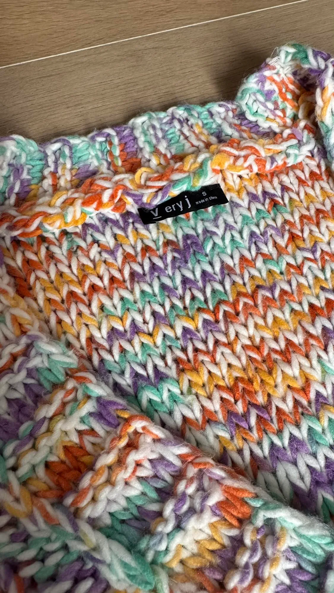 Colourful V-neck cardigan image indicator(4)