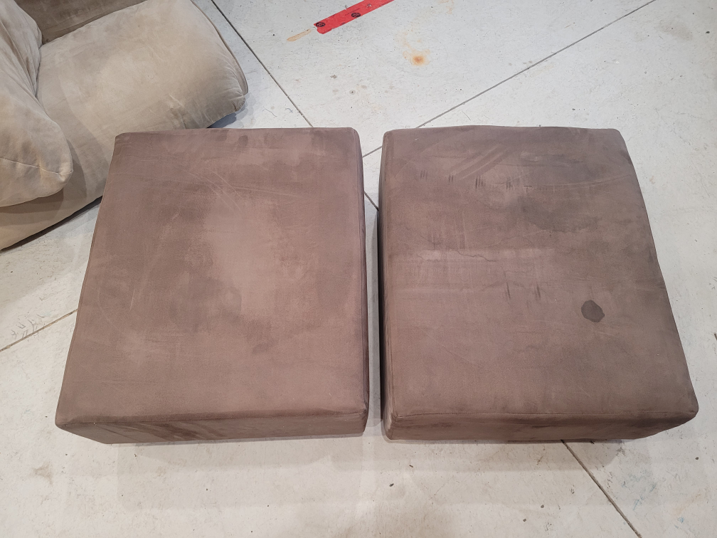 2 Ottomans