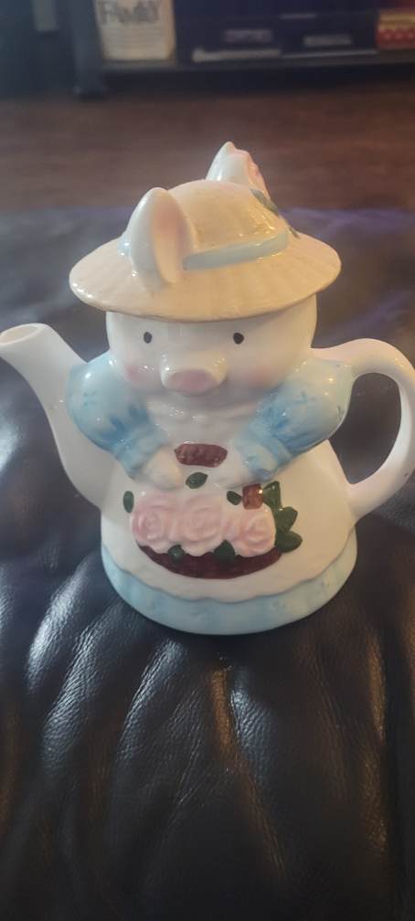 Adorable Pig Teapot