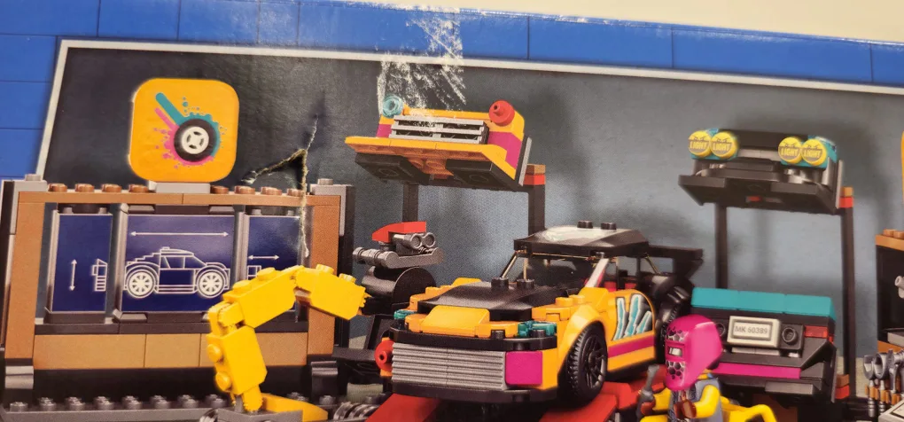 LEGO City Custom Car Garage 60389 image indicator(3)