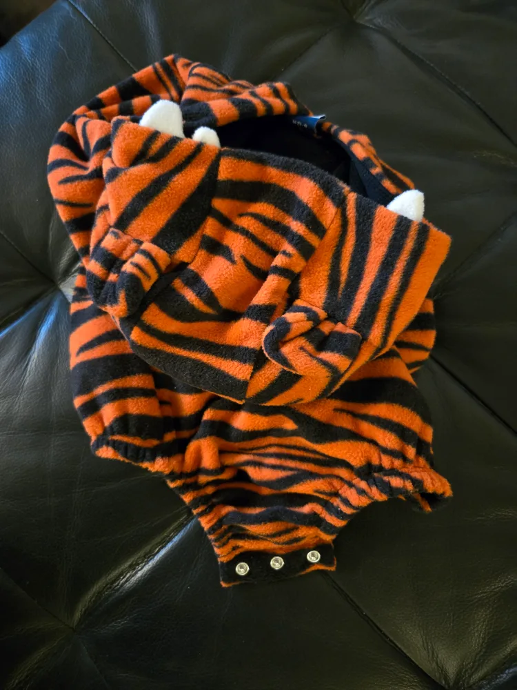 Old Navy Baby Tiger Costume - 6-12 Months image indicator(2)