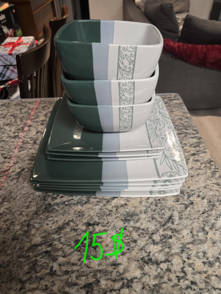 Square Bowls and Plates Set