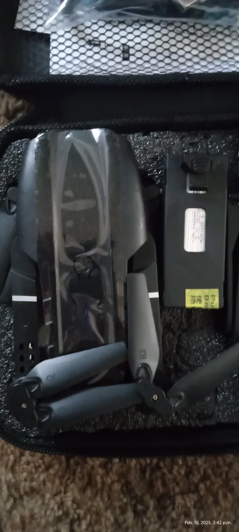 New drone with controller and carrying case image indicator(2)