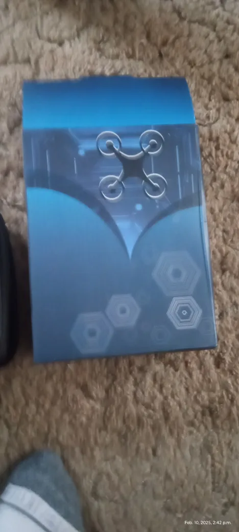 New drone with controller and carrying case image indicator(3)