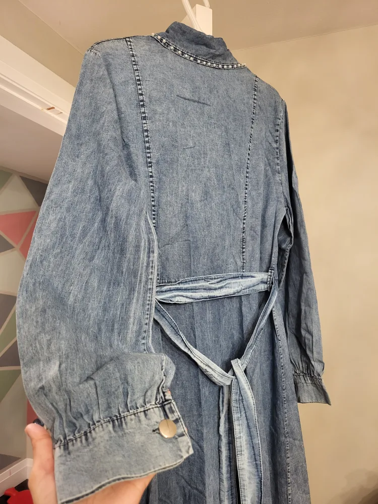 Vintage-inspired Denim Dress with Pearl Detailing image indicator(4)