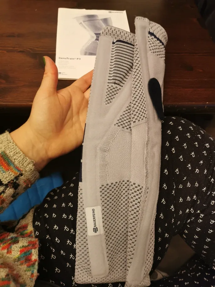 Bauerfeind GenuTrain P3 Knee Support - Size 1 Left image indicator(5)