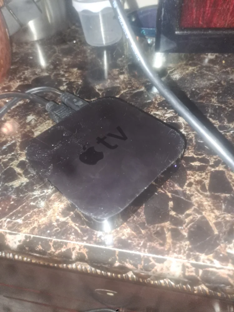 Apple TV 3rd Gen with charger and HDMI no remote image indicator(2)