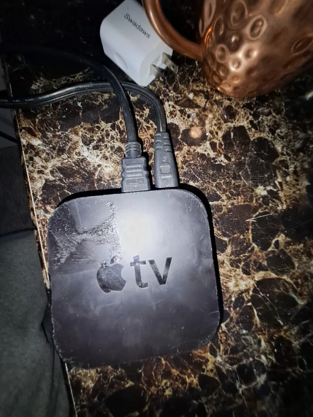 Apple TV 3rd Gen with charger and HDMI no remote image indicator(3)