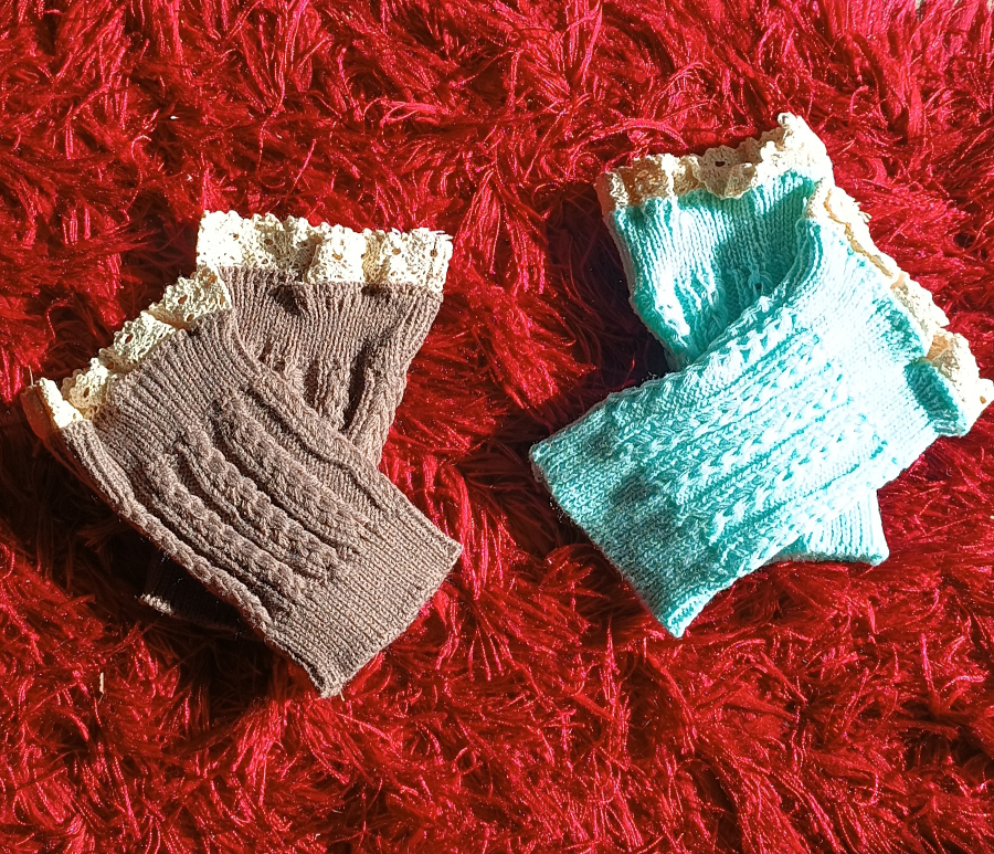Knitted Arm Warmers with Lace Trim - photo 3