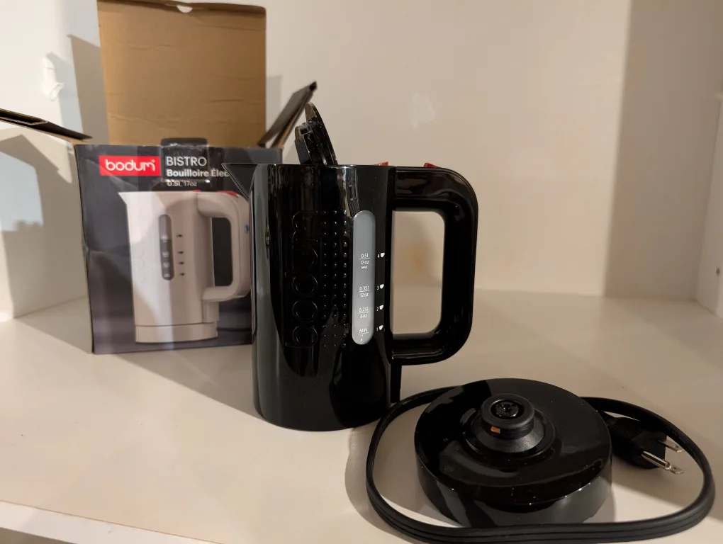 Bodum Bistro Electric Kettle - Black thumbnail