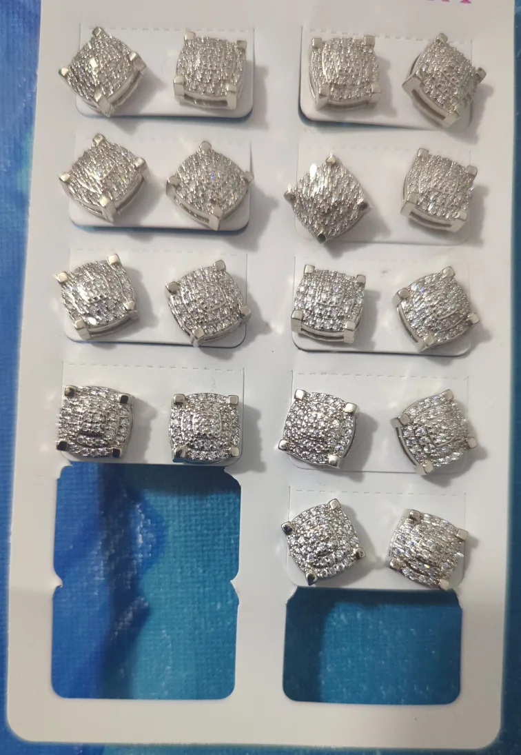 Bulk lot of earrings - Gold and Silver thumbnail