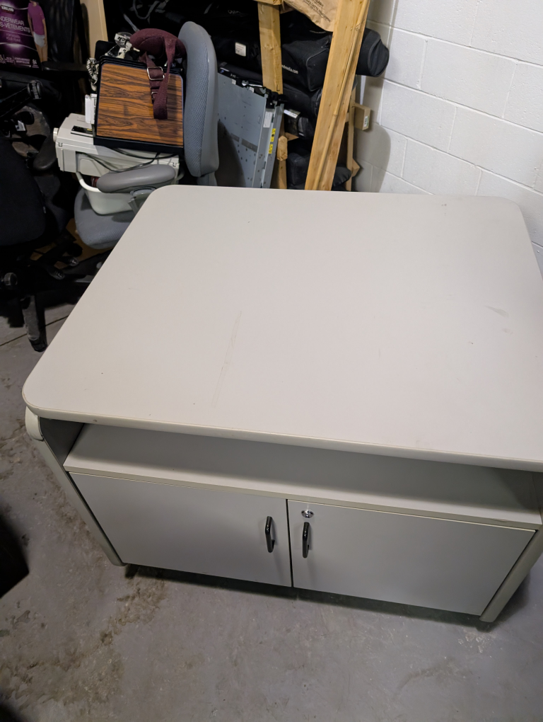 Mobile workstation with storage cabinet - photo 2