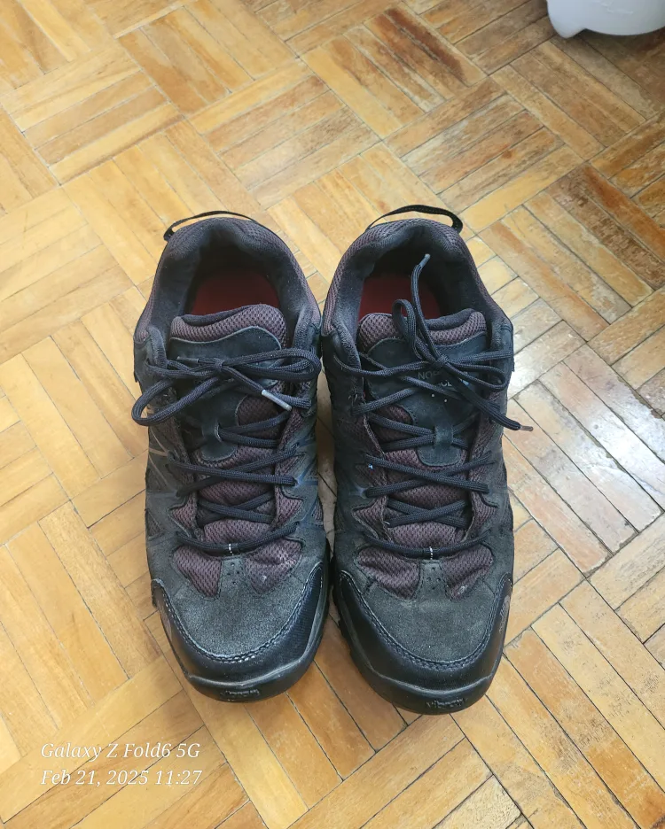 North Face Waterproof Winter Shoe size 9 (FREE) image indicator(3)