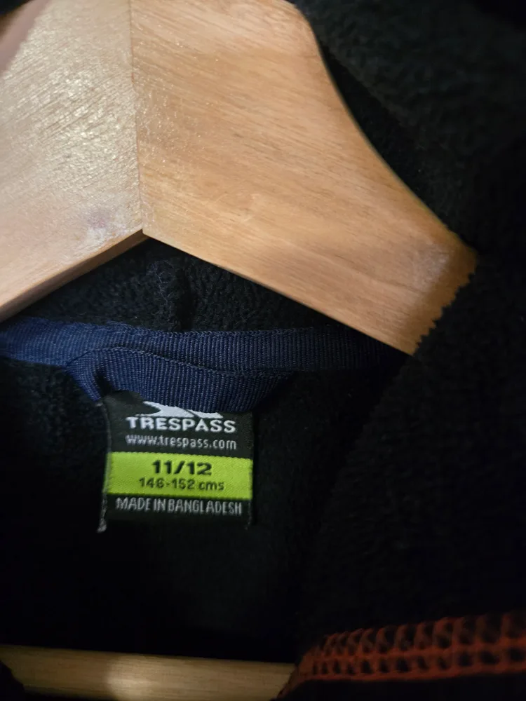 Trespass (From the U.K.). Boys' Size 11/12 Fleece Hoodie Jacket image indicator(2)