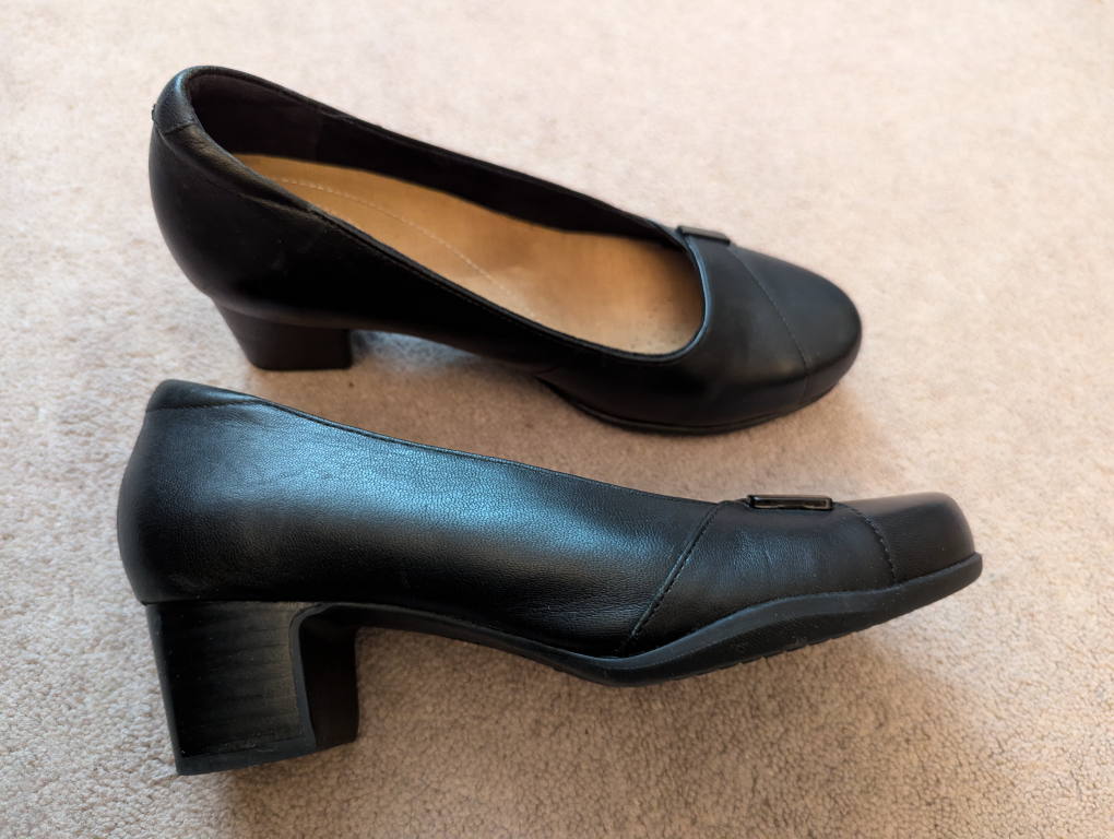 Clarks Women's Black Leather Pumps - photo 2