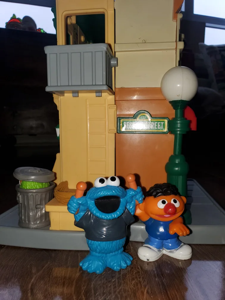 Sesame Street Playset w Cookie Monster + Ernie Figures image indicator(6)