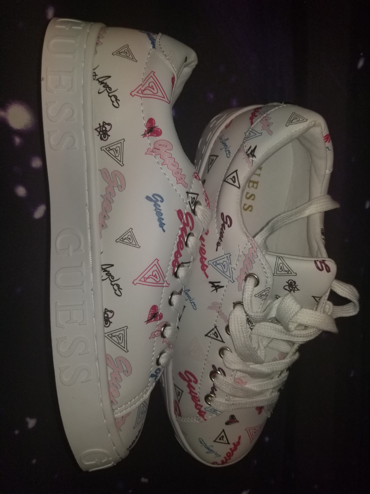 guess sneakers color withe size 7.5 us