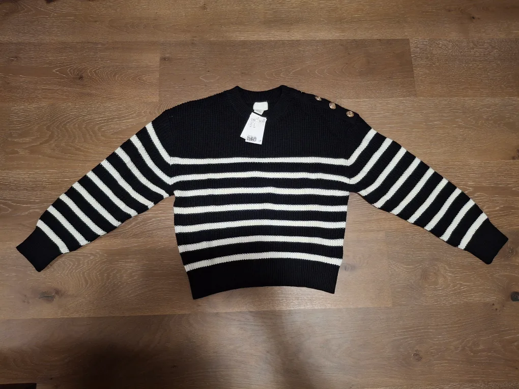 H&M Black and White Striped Sweater image indicator(5)
