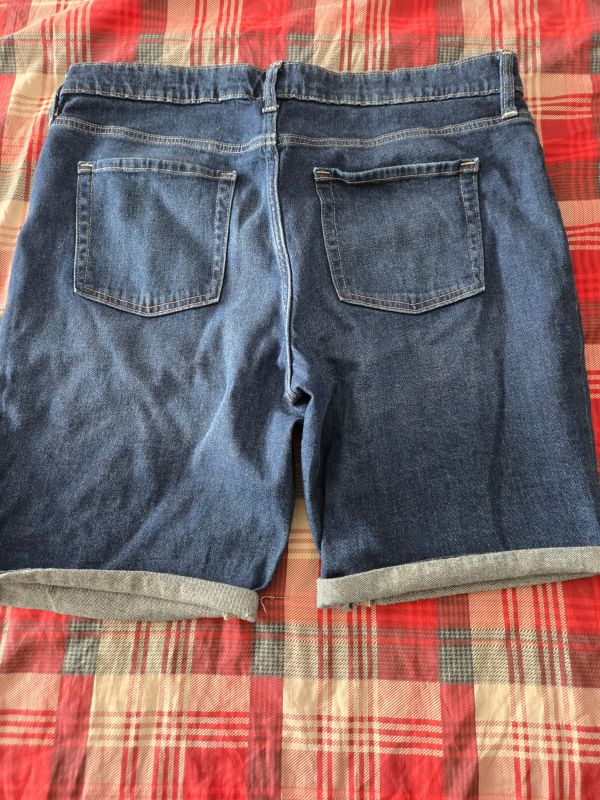 woman Gap Denim Bermuda Shorts - photo 2