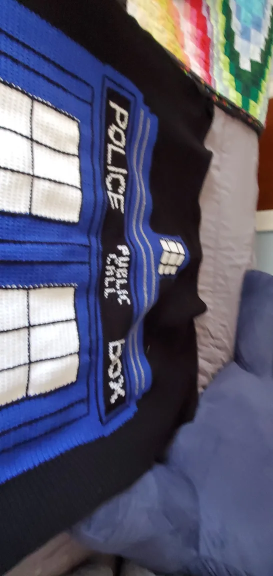 TARDIS Crochet Blanket image indicator(3)
