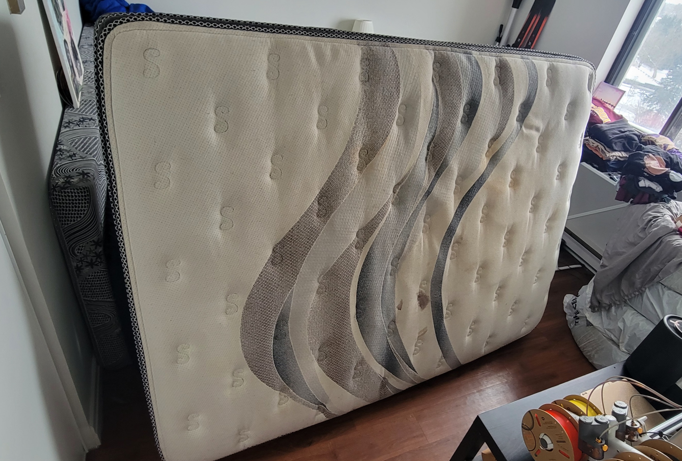 Used Queen Mattress - Sealy Posturepedic