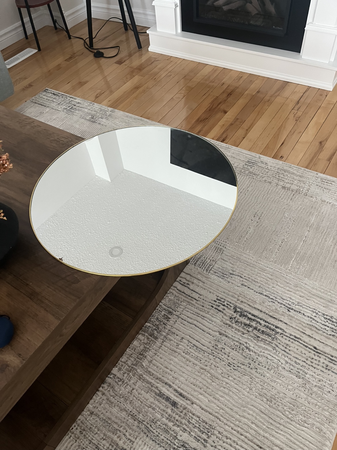 Round mirror with gold frame - photo 2