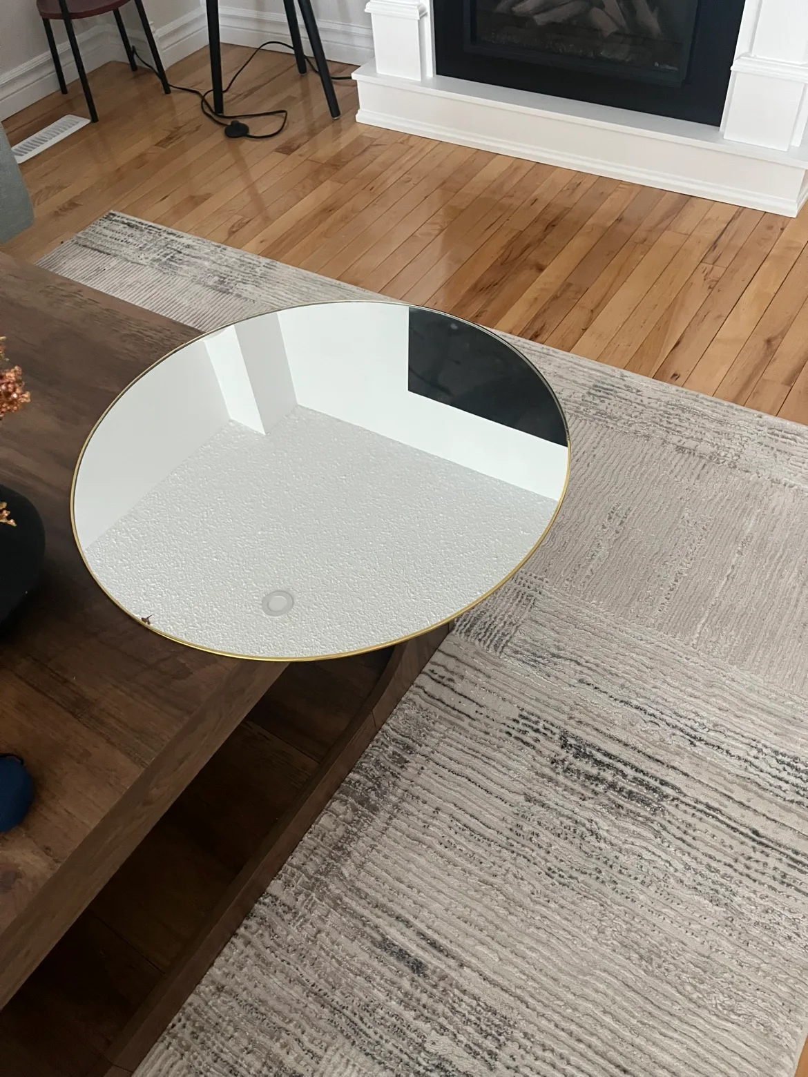 Round mirror with gold frame image indicator(2)