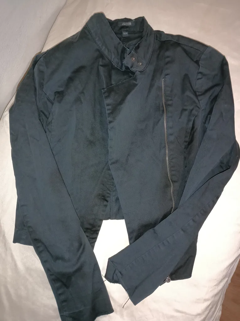 🏈 Jacob Women's Black Cropped Jacket image indicator(2)