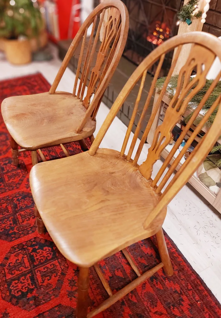 19th century Antique English Windsor Chairs - Set of 4 image indicator(3)
